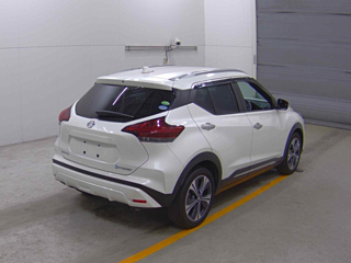 NISSAN KIX 2020