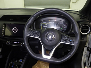 NISSAN KIX 2020