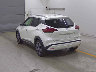 NISSAN KIX 2020