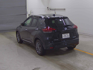 NISSAN KIX 2021