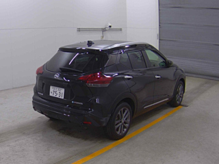 NISSAN KIX 2021