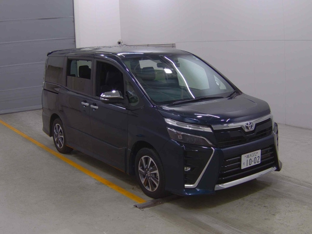 TOYOTA VOXY 2021