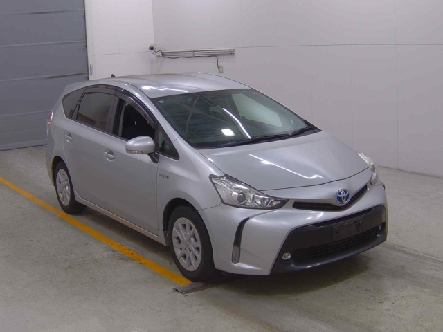 TOYOTA PRIUS ALPHA 2016