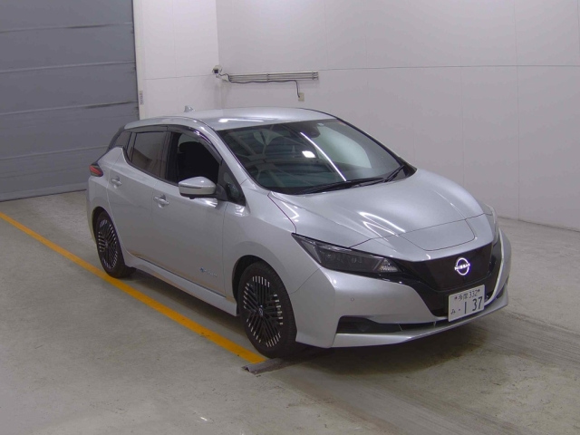 NISSAN LEAF 2023