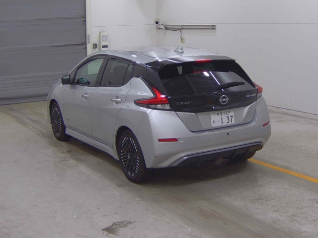 NISSAN LEAF 2023