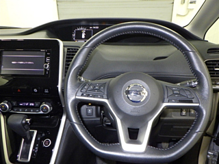 NISSAN SERENA 2017
