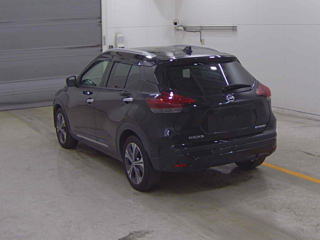 NISSAN KIX 2021