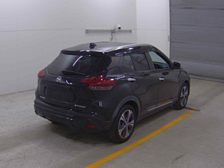 NISSAN KIX 2021