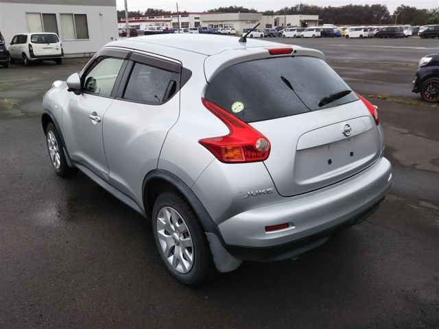 NISSAN JUKE 2012
