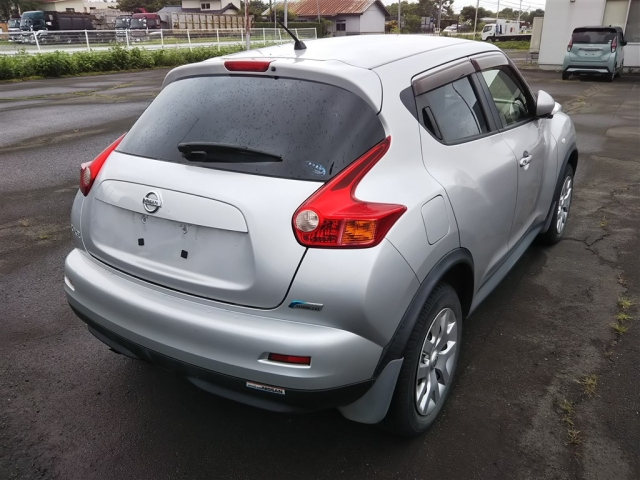 NISSAN JUKE 2012