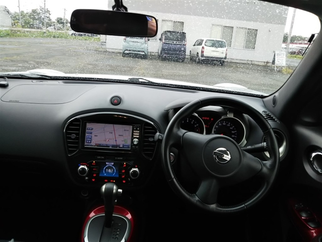 NISSAN JUKE 2012