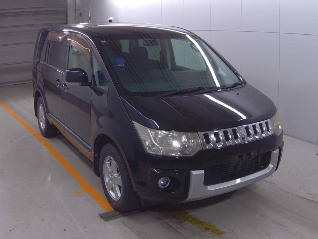 MITSUBISHI DELICA D5 2011