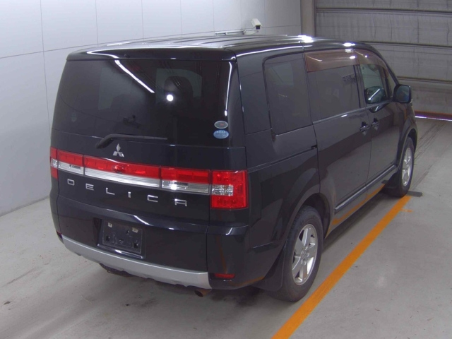MITSUBISHI DELICA D5 2011
