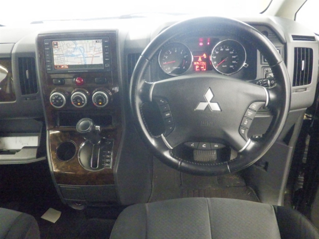 MITSUBISHI DELICA D5 2011