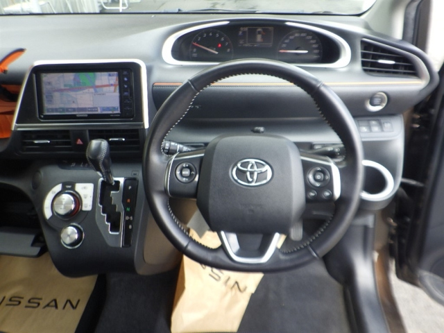 TOYOTA SIENTA 2016