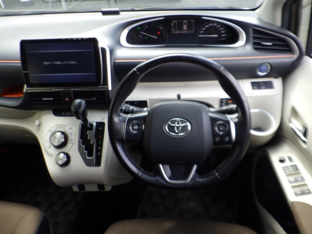 TOYOTA SIENTA 2016