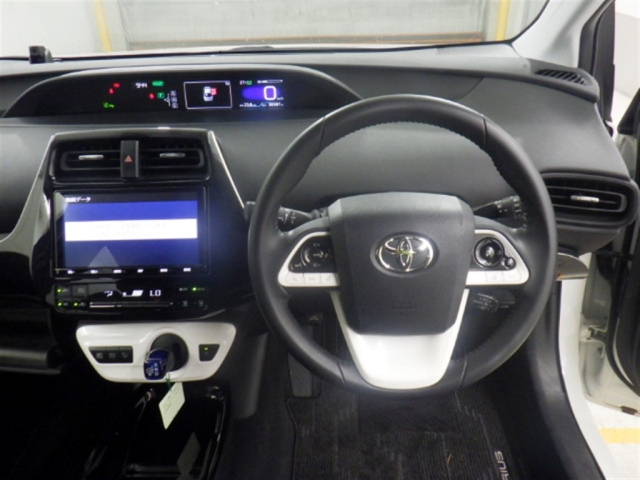 TOYOTA PRIUS 2018