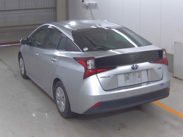 TOYOTA PRIUS 2021