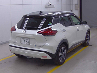 NISSAN KIX 2021