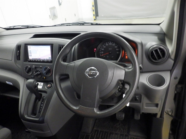 NISSAN NV200 2019