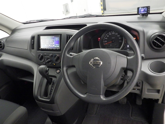 NISSAN NV200 2020