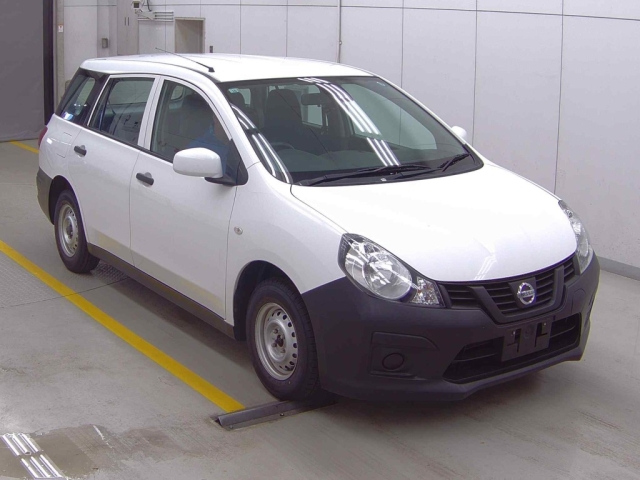 NISSAN AD 2019