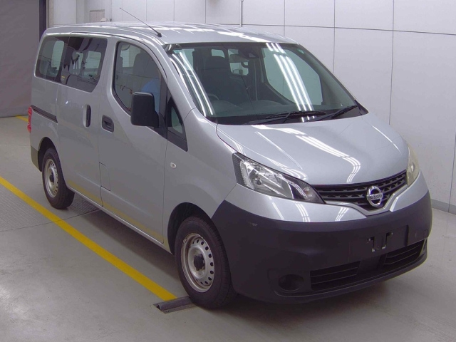 NISSAN NV200 2020