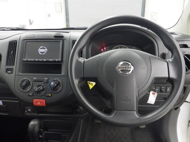 NISSAN AD 2019
