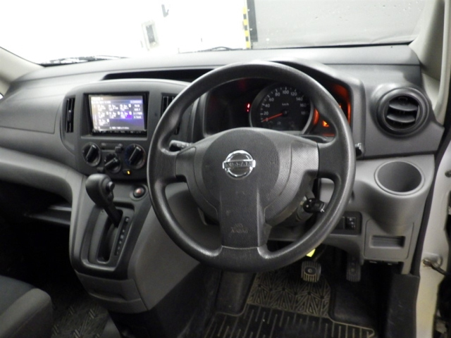 NISSAN NV200 2019