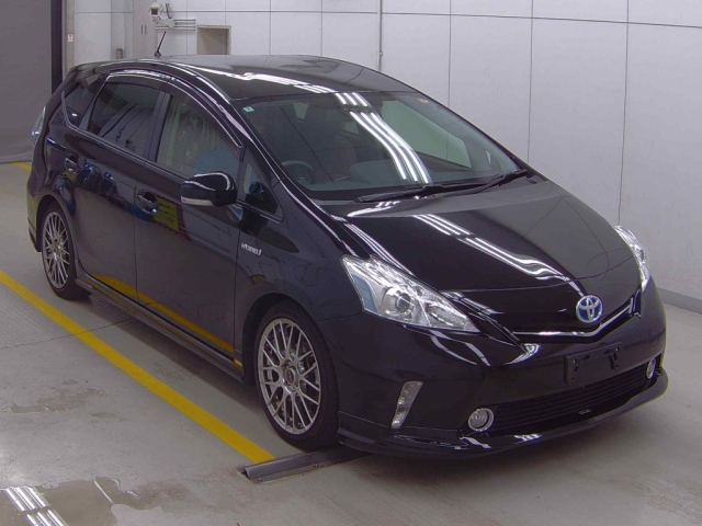 TOYOTA PRIUS ALPHA 2014