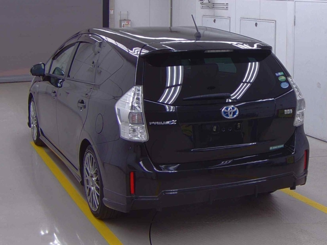 TOYOTA PRIUS ALPHA 2014