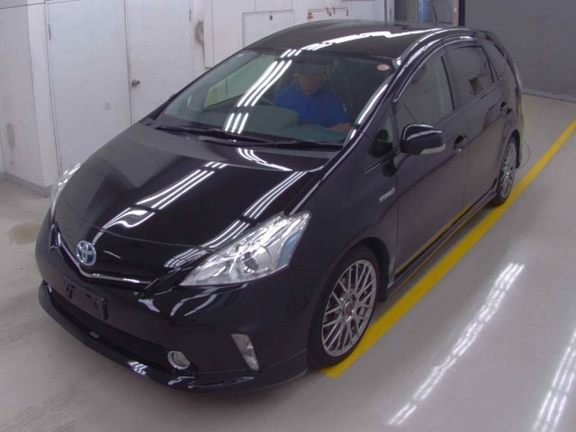 TOYOTA PRIUS ALPHA 2014