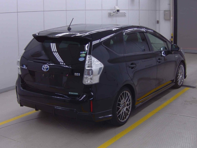 TOYOTA PRIUS ALPHA 2014