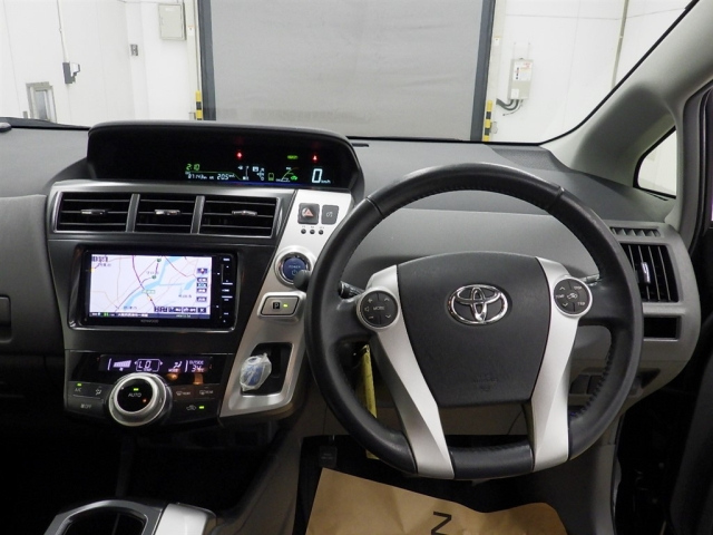 TOYOTA PRIUS ALPHA 2014