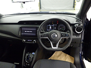 NISSAN KIX 2020