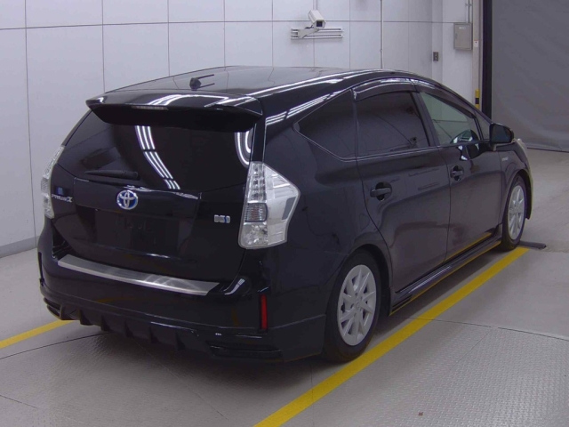 TOYOTA PRIUS ALPHA 2013