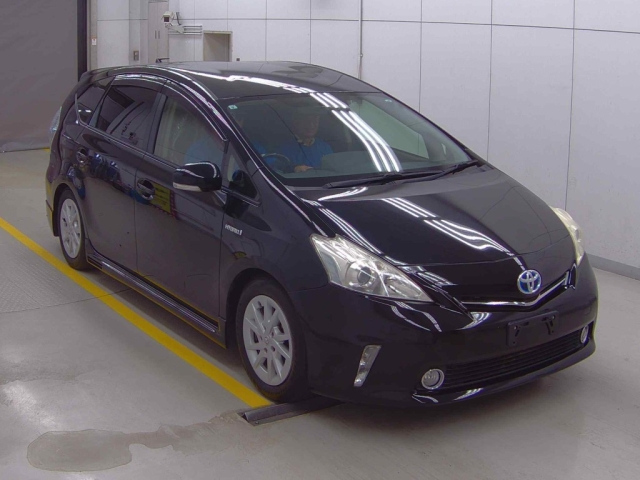 TOYOTA PRIUS ALPHA 2013