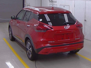 NISSAN KIX 2020