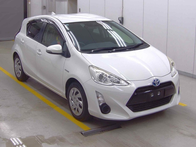 TOYOTA AQUA 2015