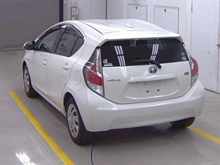 TOYOTA AQUA 2015