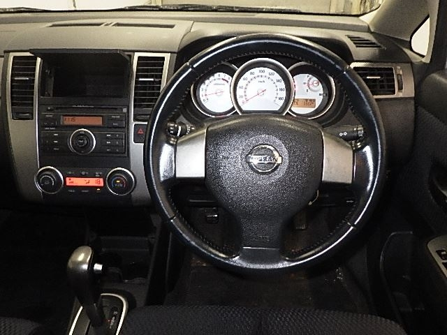 NISSAN TIIDA 2008