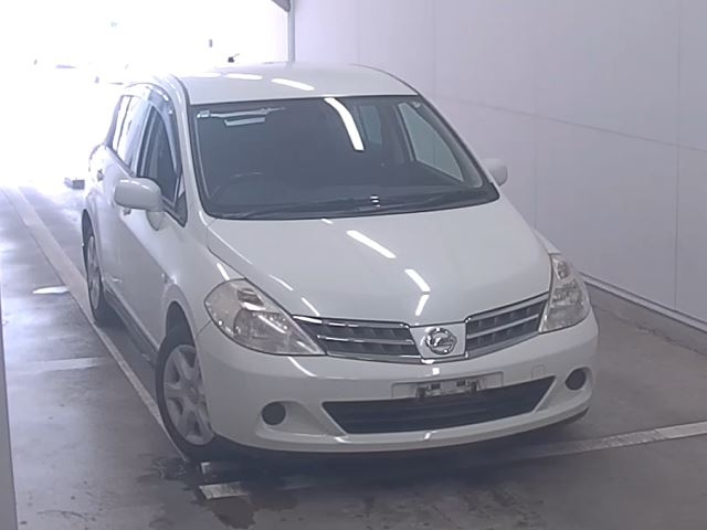 NISSAN TIIDA 2011