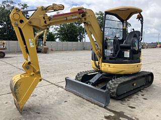 KOMATSU PC30UU-5 2015