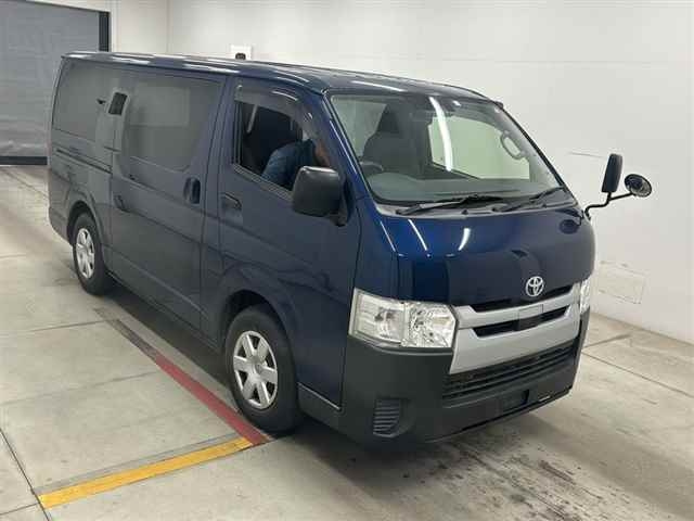 TOYOTA HIACE VAN 2019