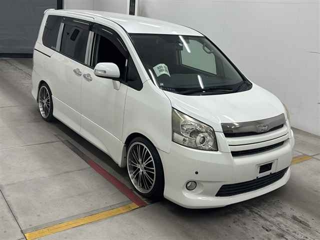 TOYOTA NOAH 2008