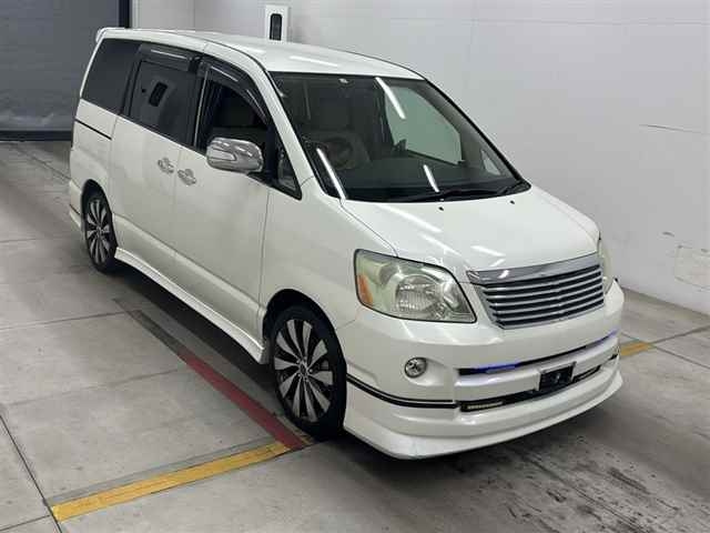 TOYOTA NOAH 2005