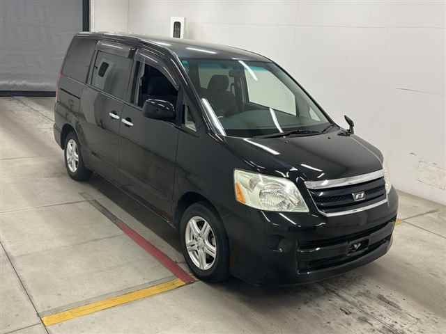 TOYOTA NOAH 2007