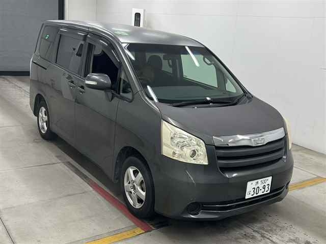 TOYOTA NOAH 2008