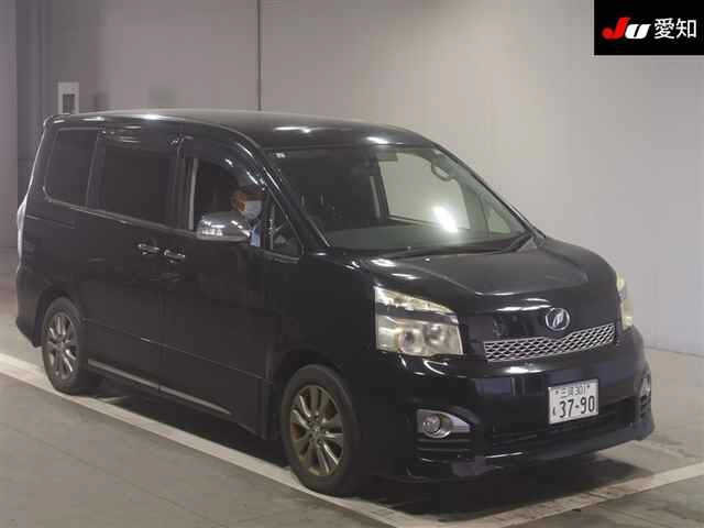 TOYOTA VOXY 2013