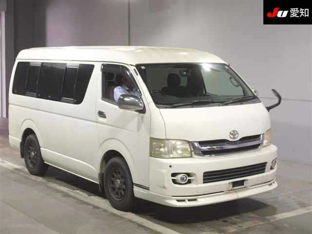 TOYOTA HIACE 2010